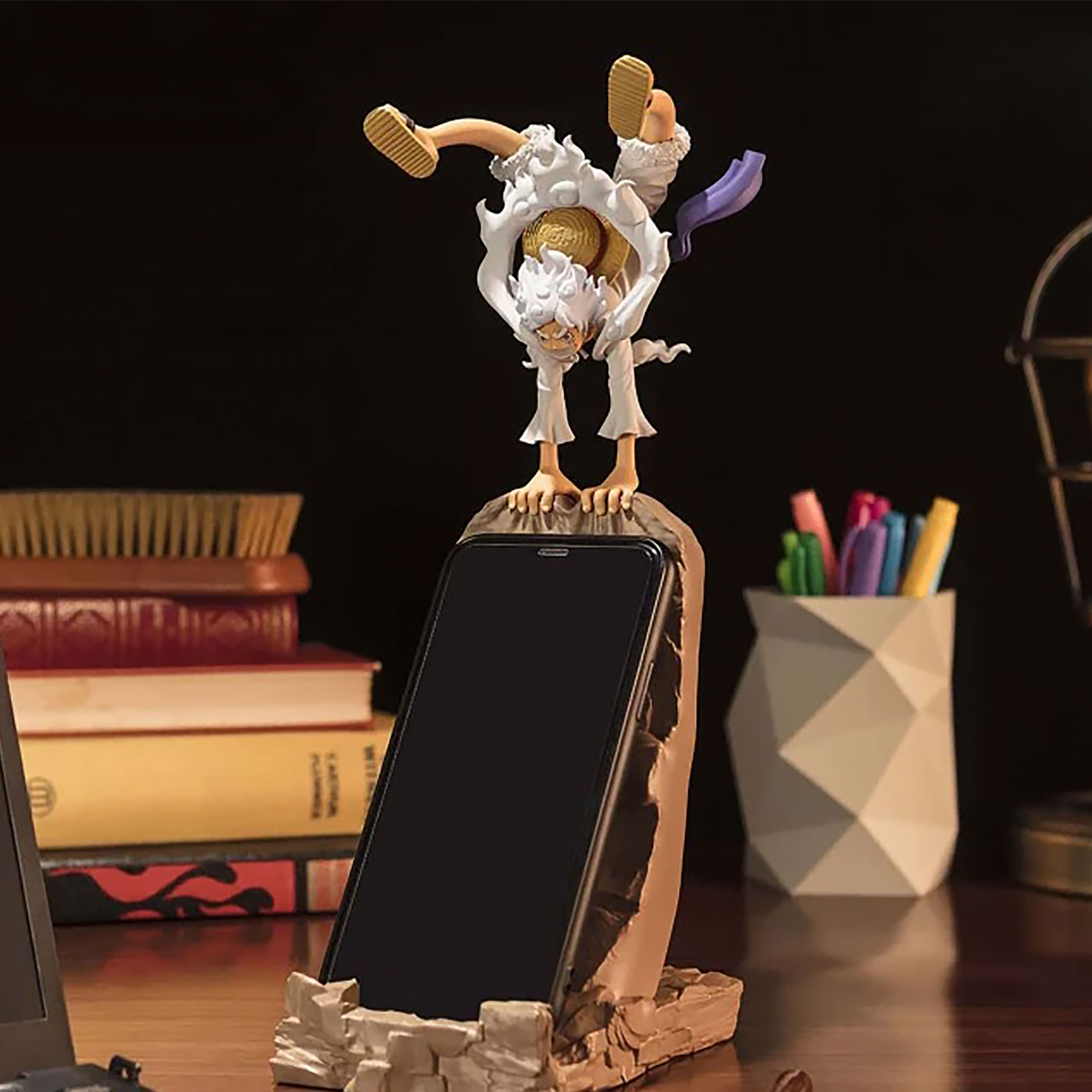 One Piece: Gear 5 - Figura de Monkey D. Luffy como soporte para teléfono