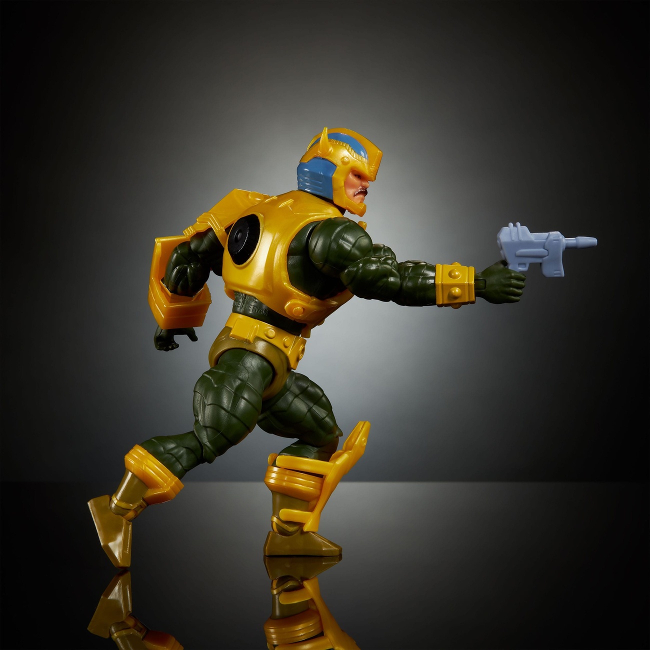 Masters of the Universe x Transformers actiefiguur Bumblebee Armor Man-At-Arms heo Europese Exclusive 14 cm