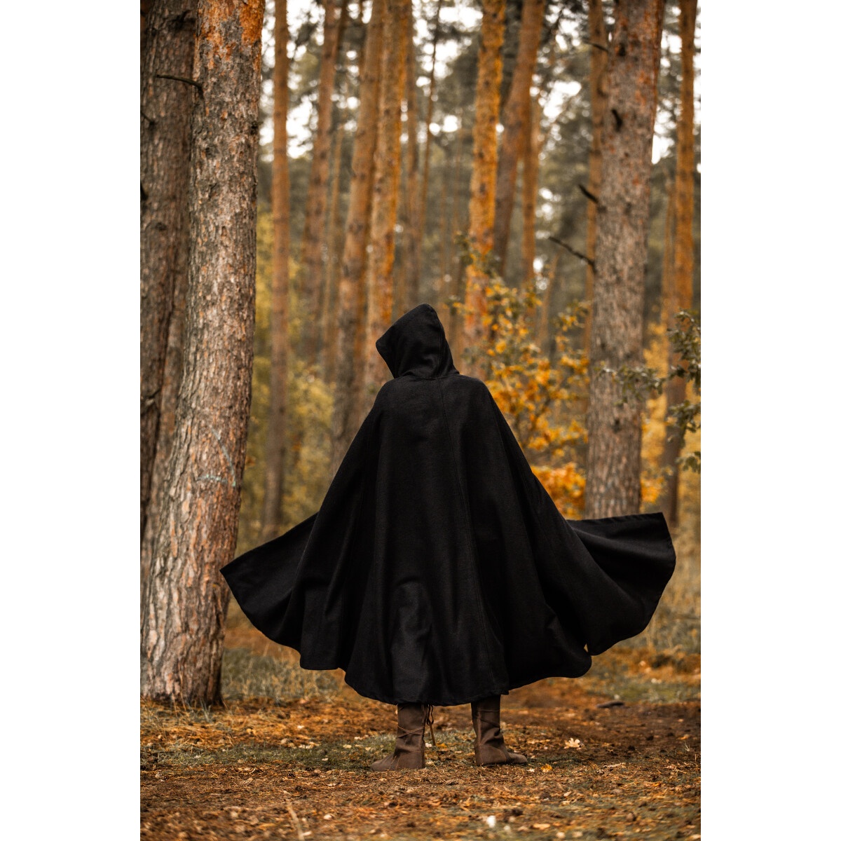 Capa medieval con capucha Thorian lana negra