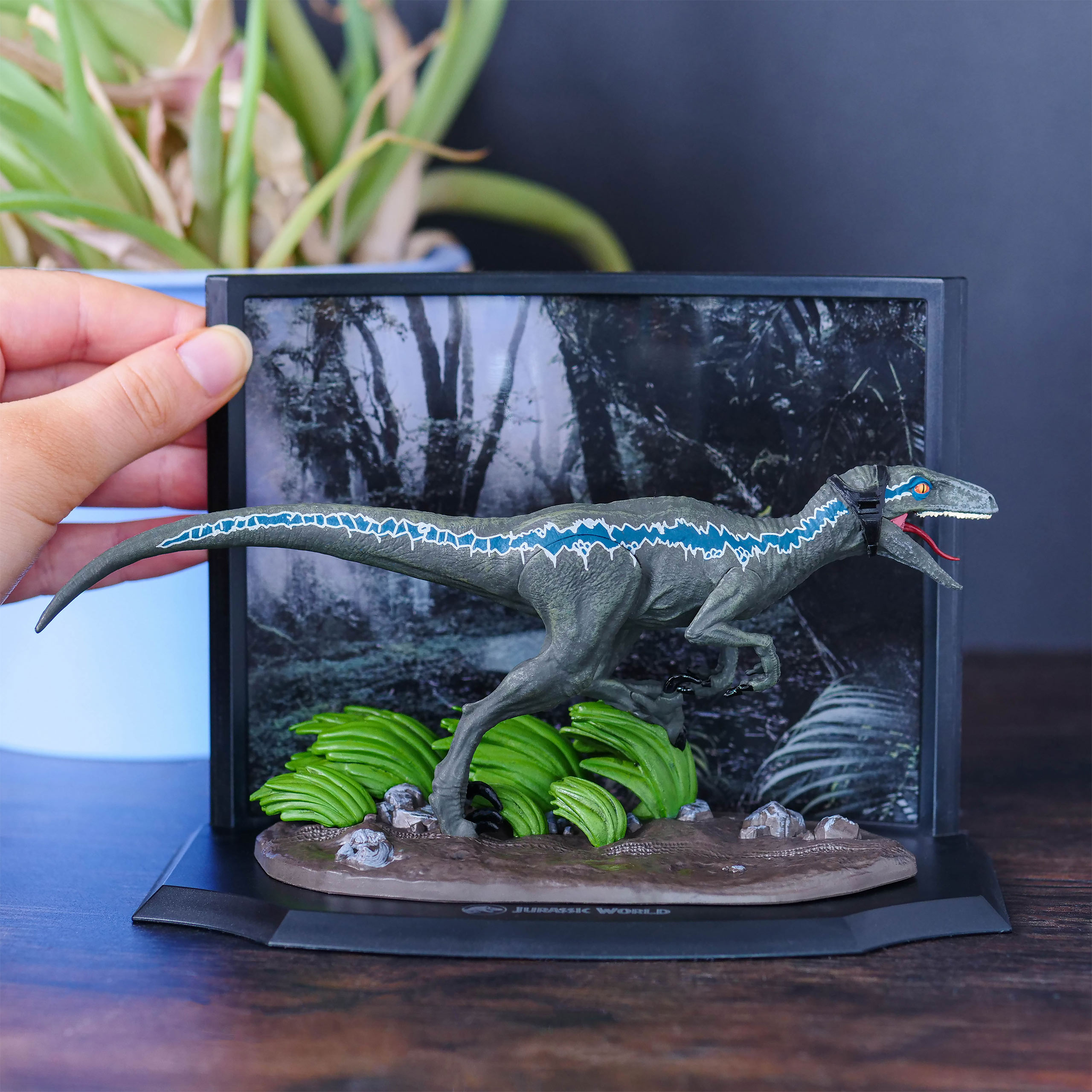 Jurassic Park - Blue Velociraptor Diorama Figur