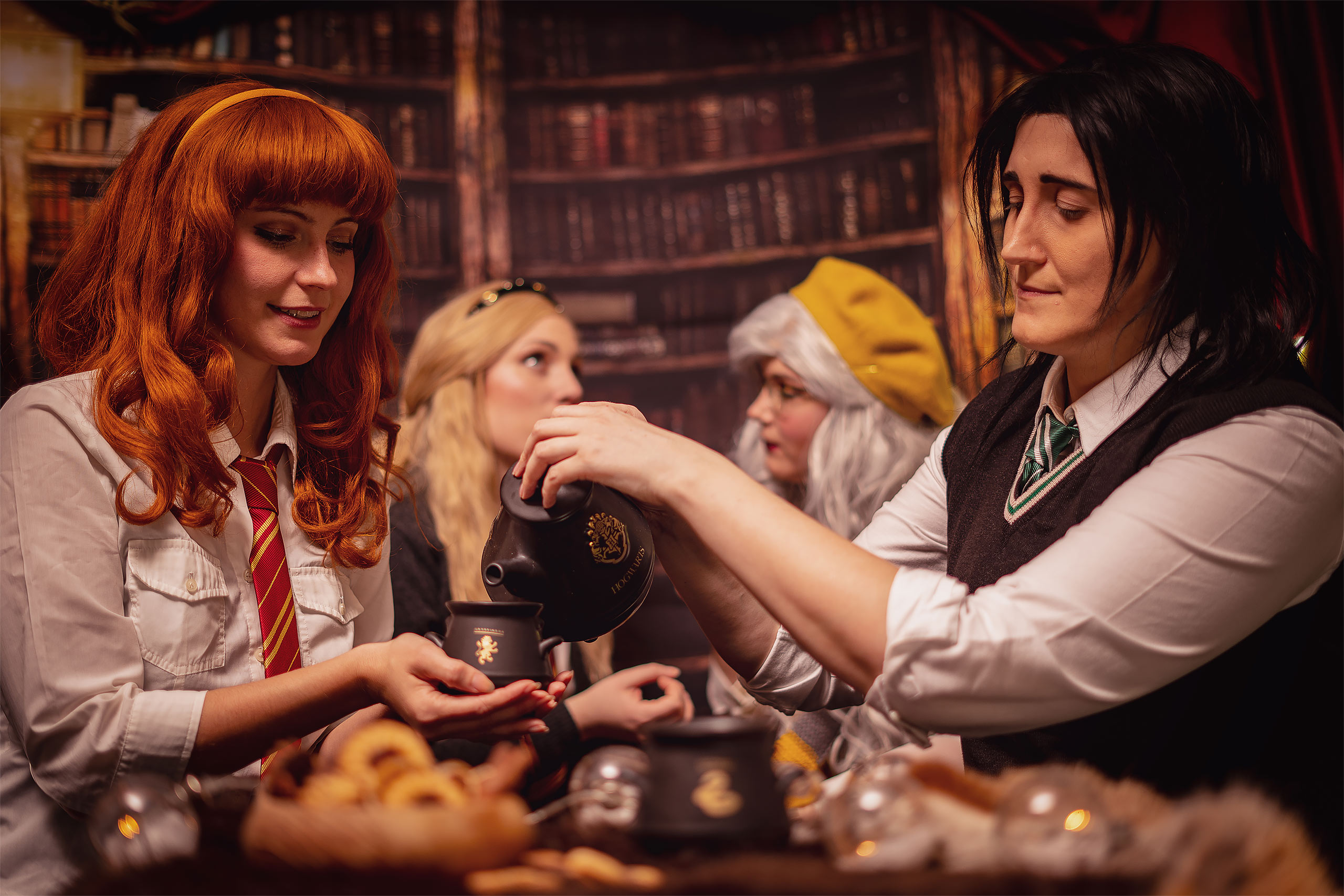 Harry Potter - Hogwarts Crest Cauldron Tea Set
