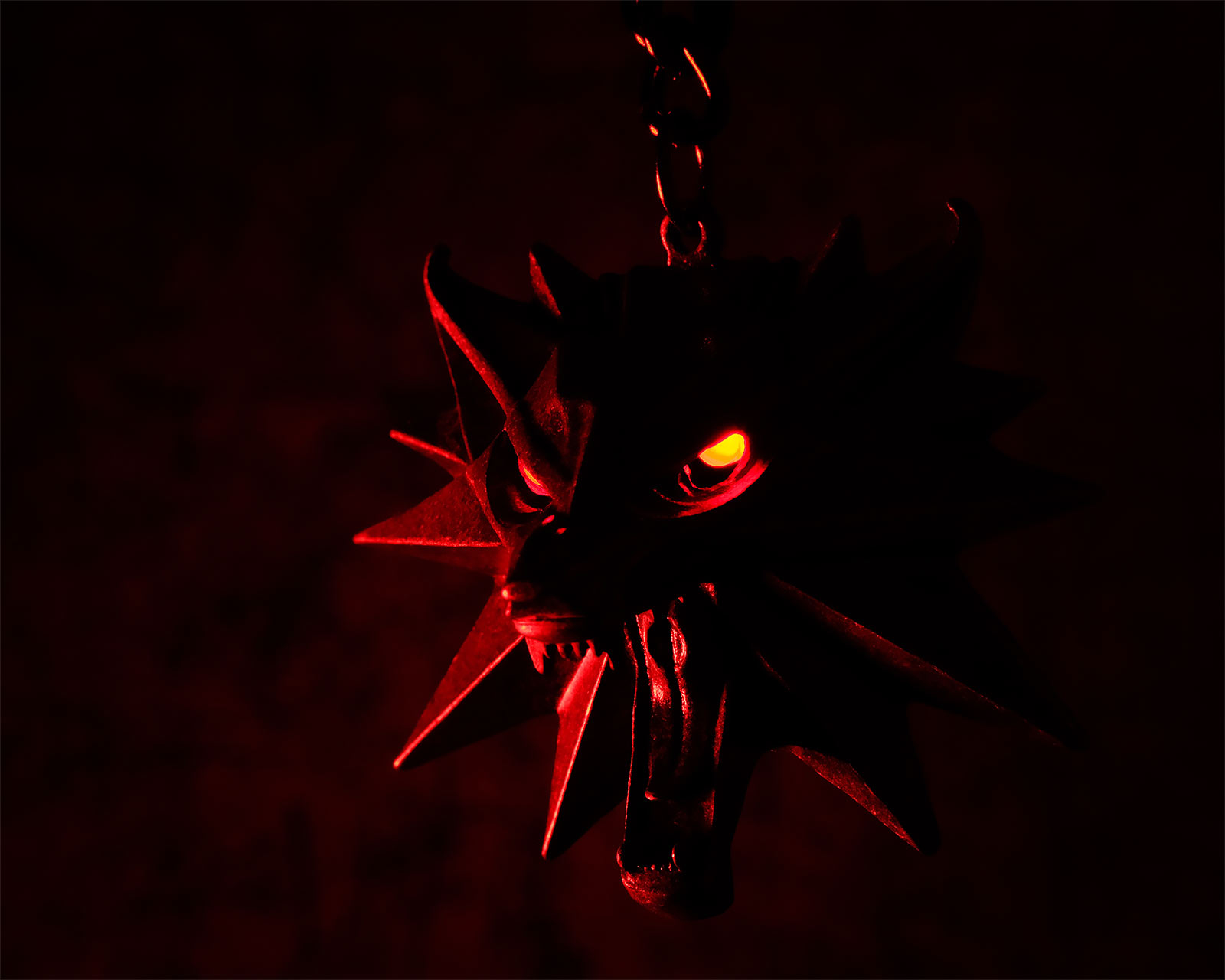 Witcher - Wild Hunt medallion with LED eyes