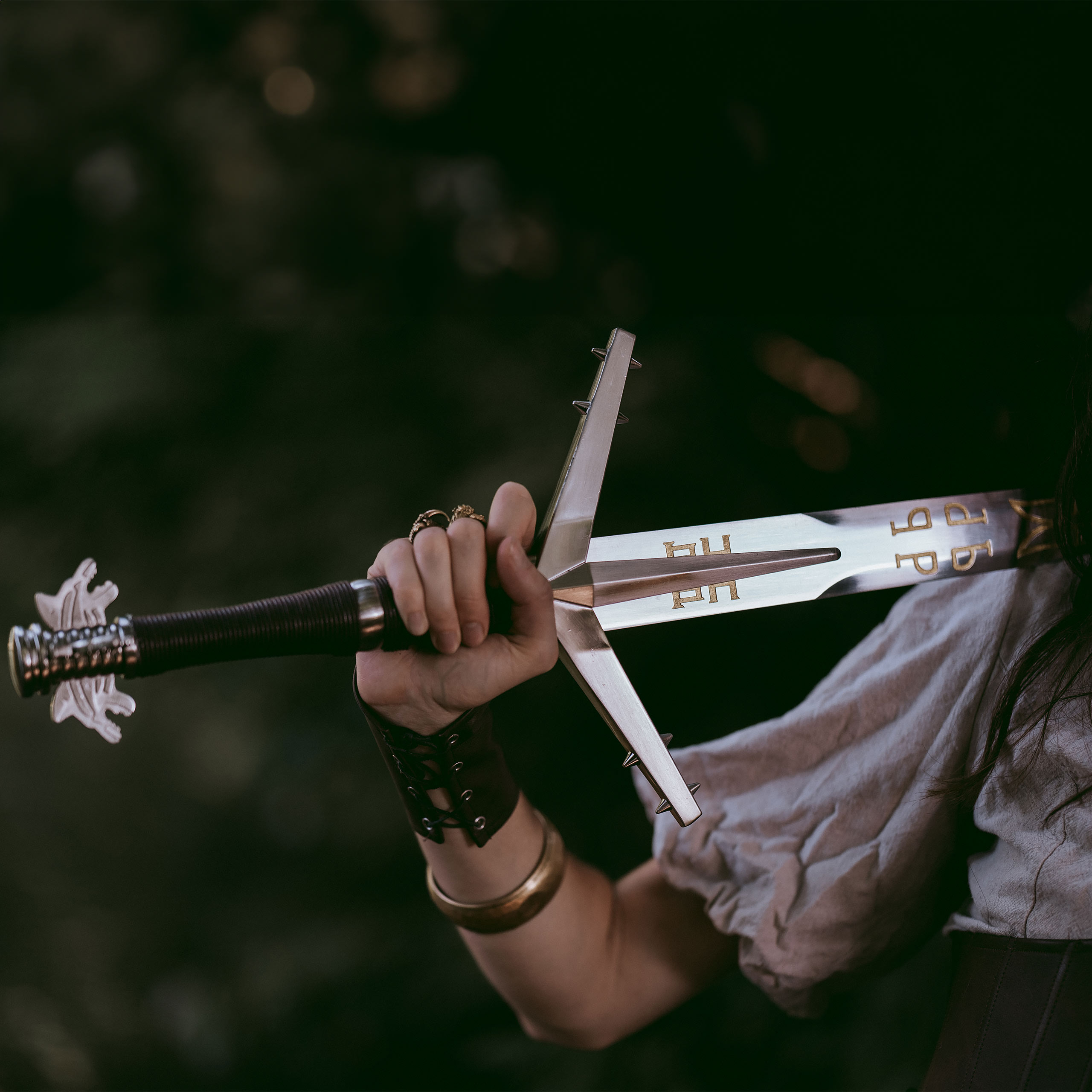 Réplica de la espada de plata de Geralt de Rivia con vaina para fans de Witcher