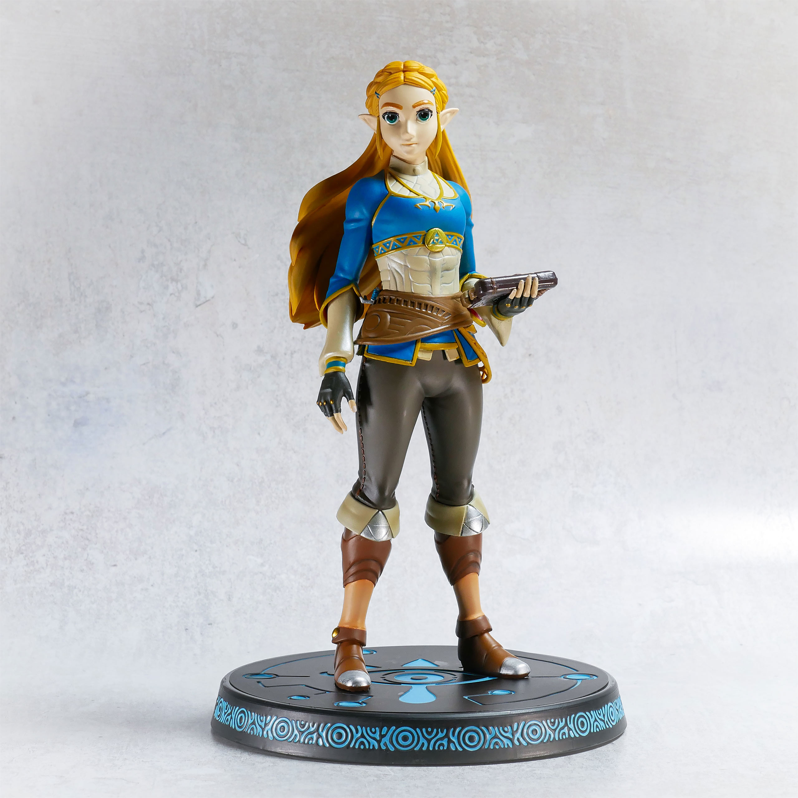 The Legend of Zelda - Breath of the Wild statue with diorama
