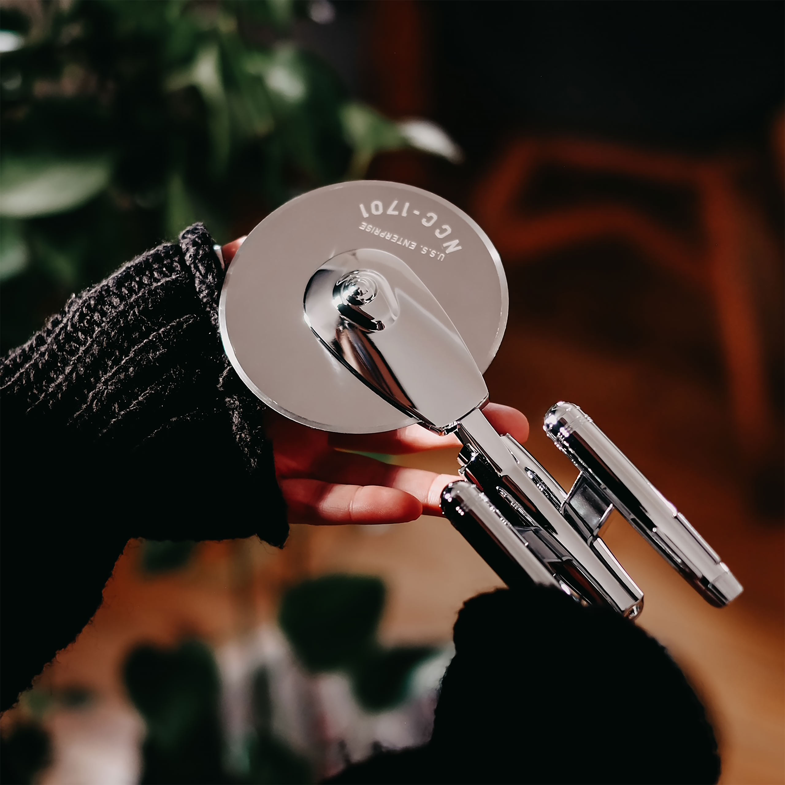 Star Trek - USS Enterprise NCC-1701 Pizza Cutter | Elbenwald