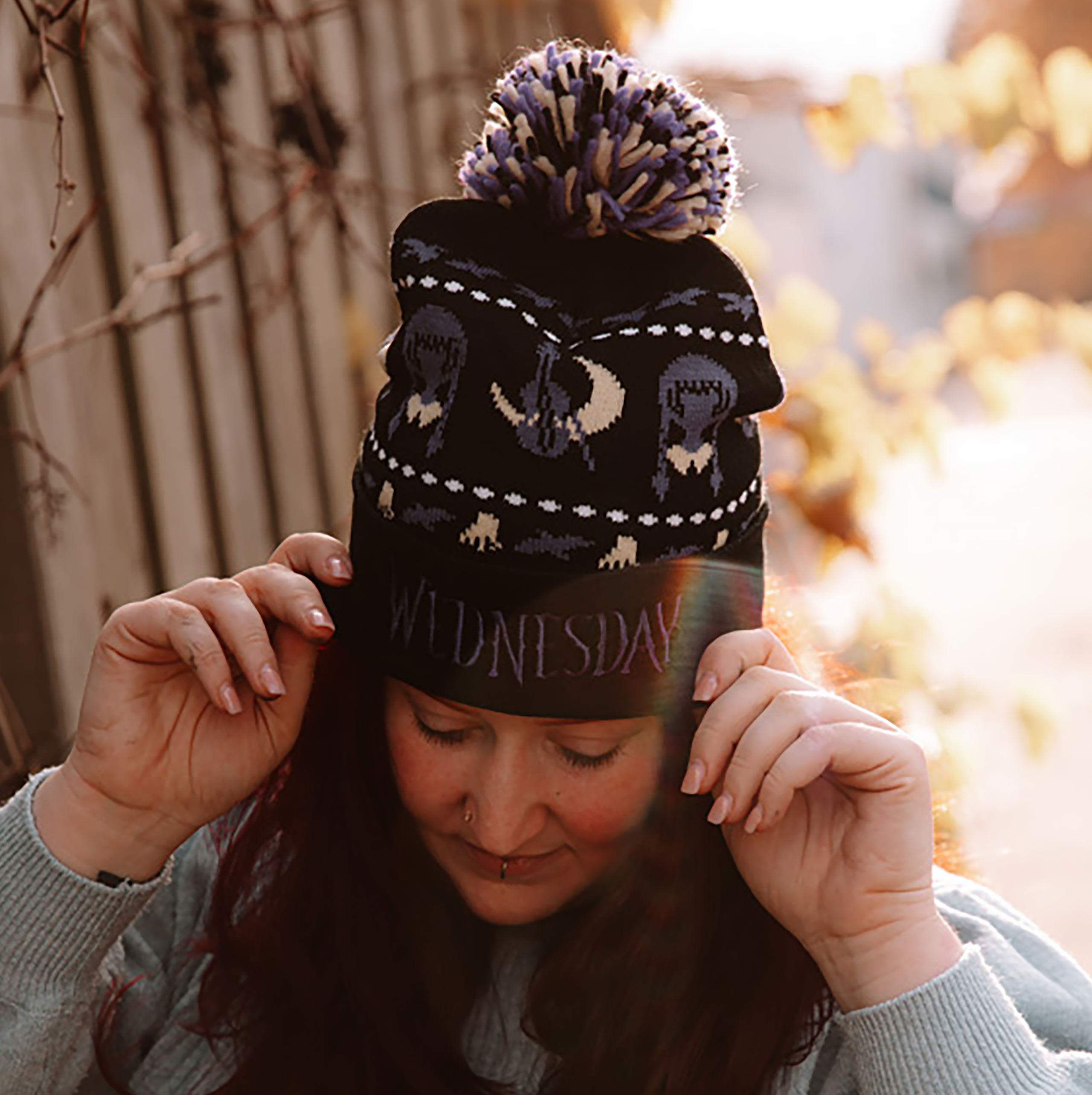 Wednesday - Berretto Midnight con pompon