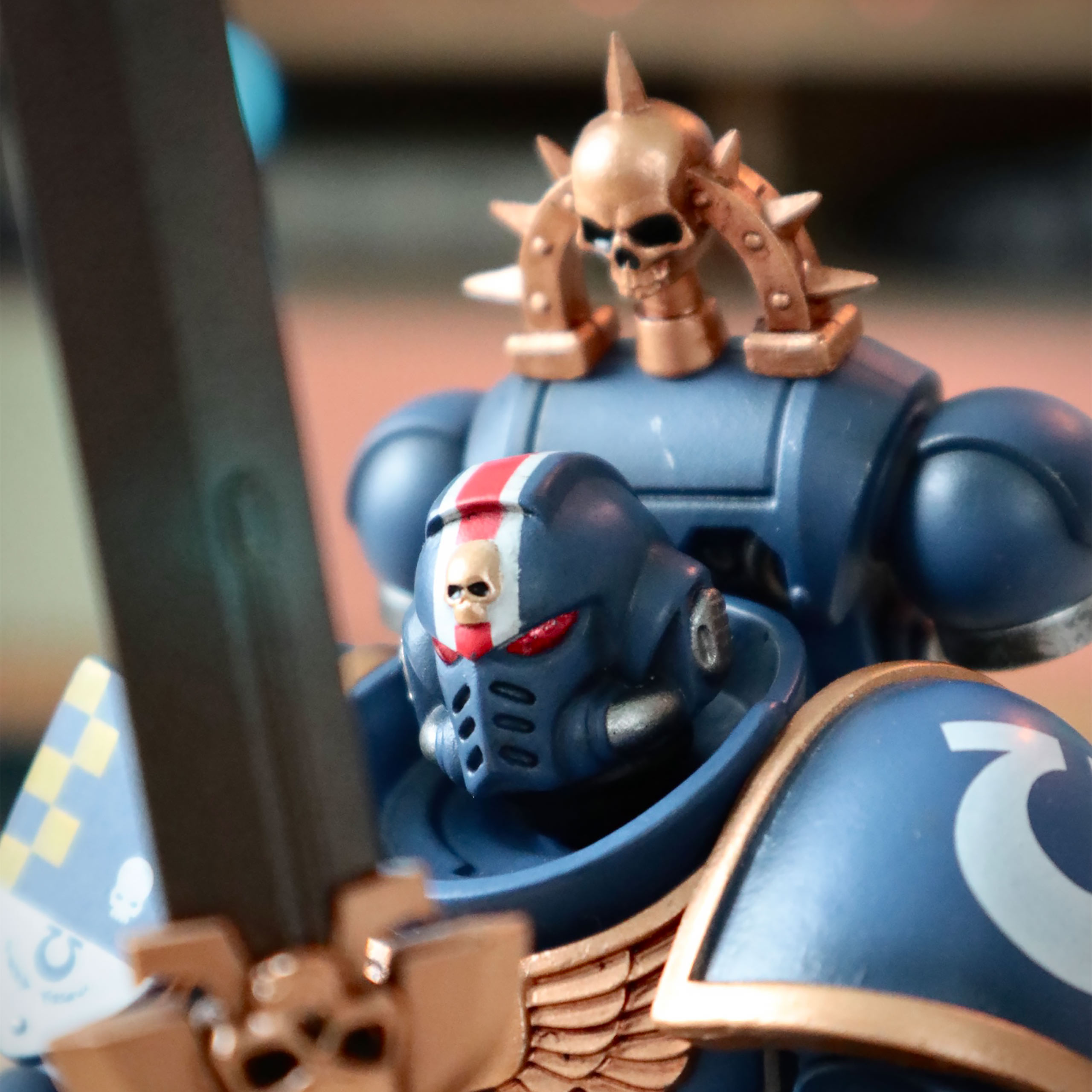 Warhammer 40k - Ultramarines Lieutenant with Power Fist Action Figure