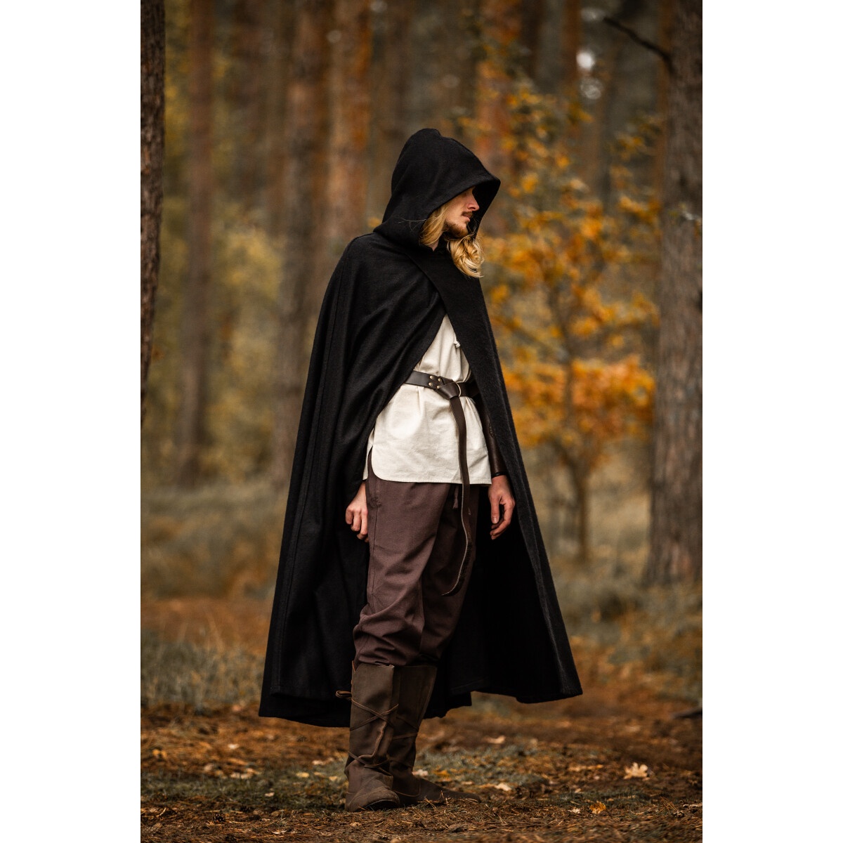 Capa medieval con capucha Thorian lana negra
