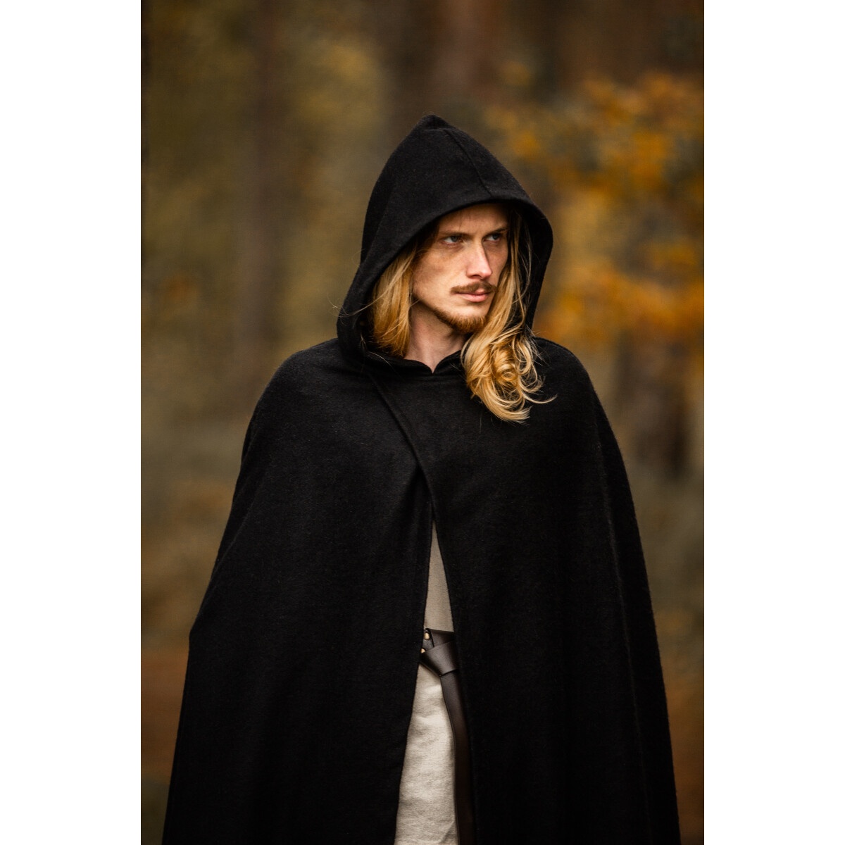 Capa medieval con capucha Thorian lana negra