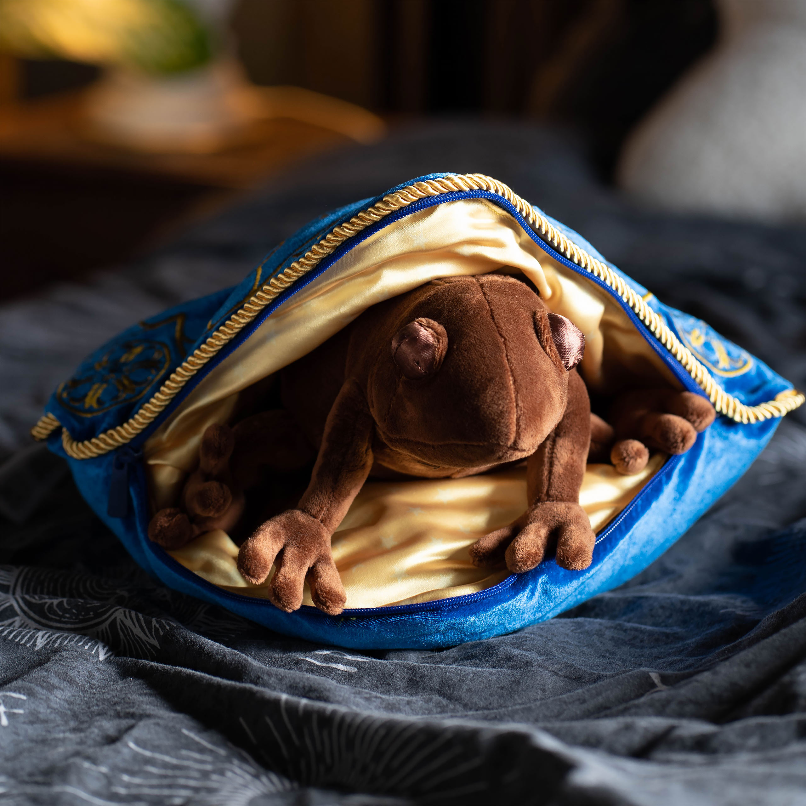 Harry Potter - Chocolate Frog Pillow with Plush Figure