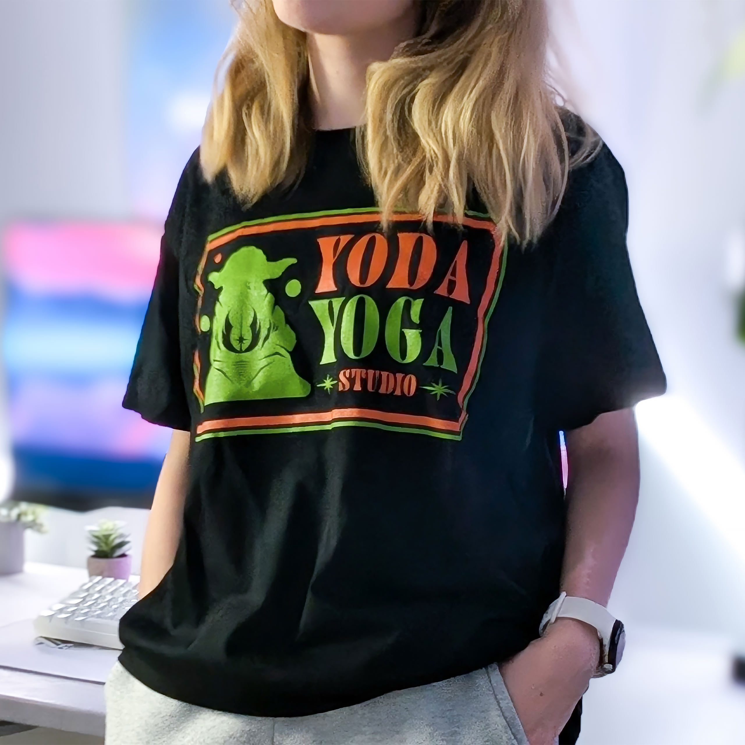 Star Wars - Camiseta Yoda Yoga Studio negra