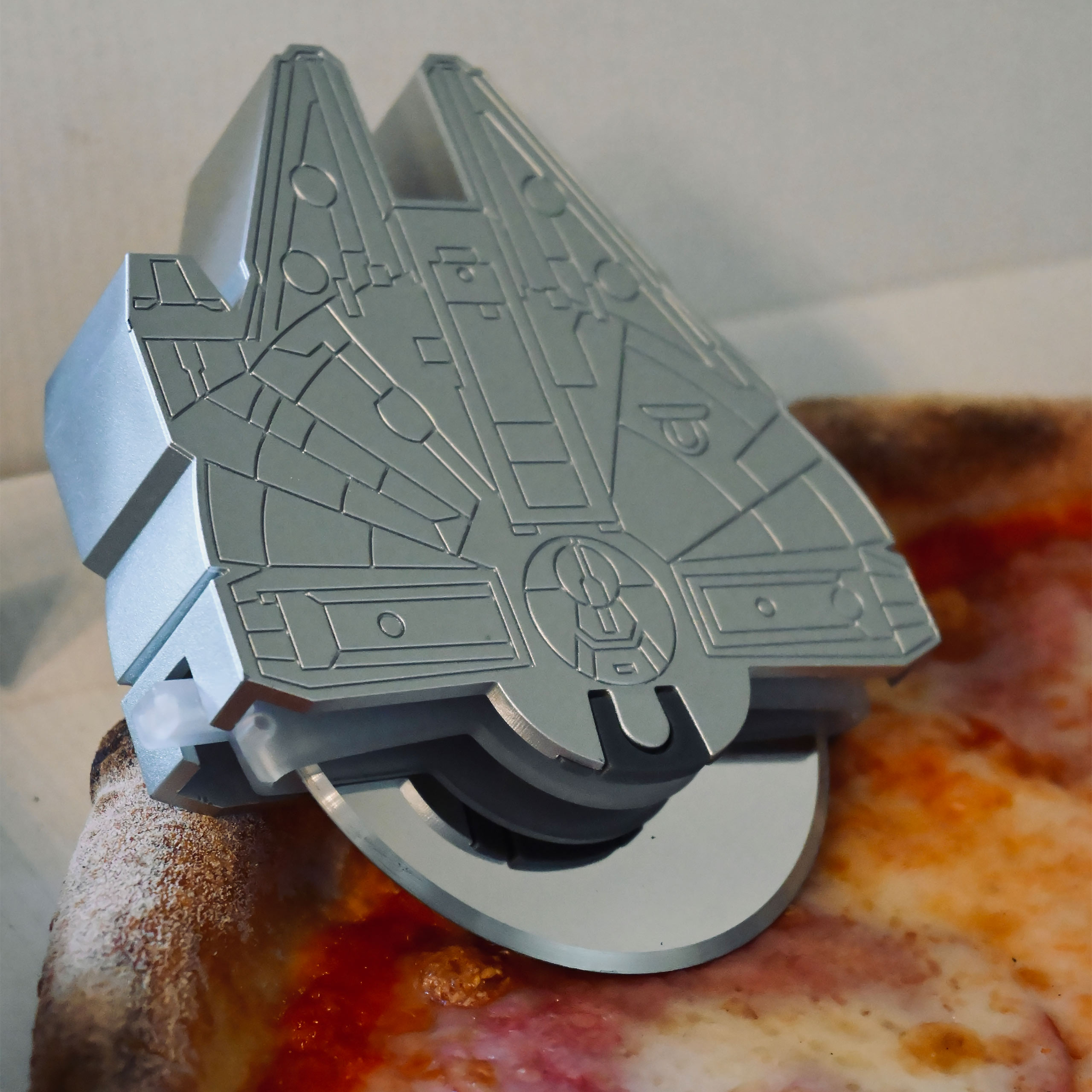 Millennium Falcon Pizza Cutter - Star Wars