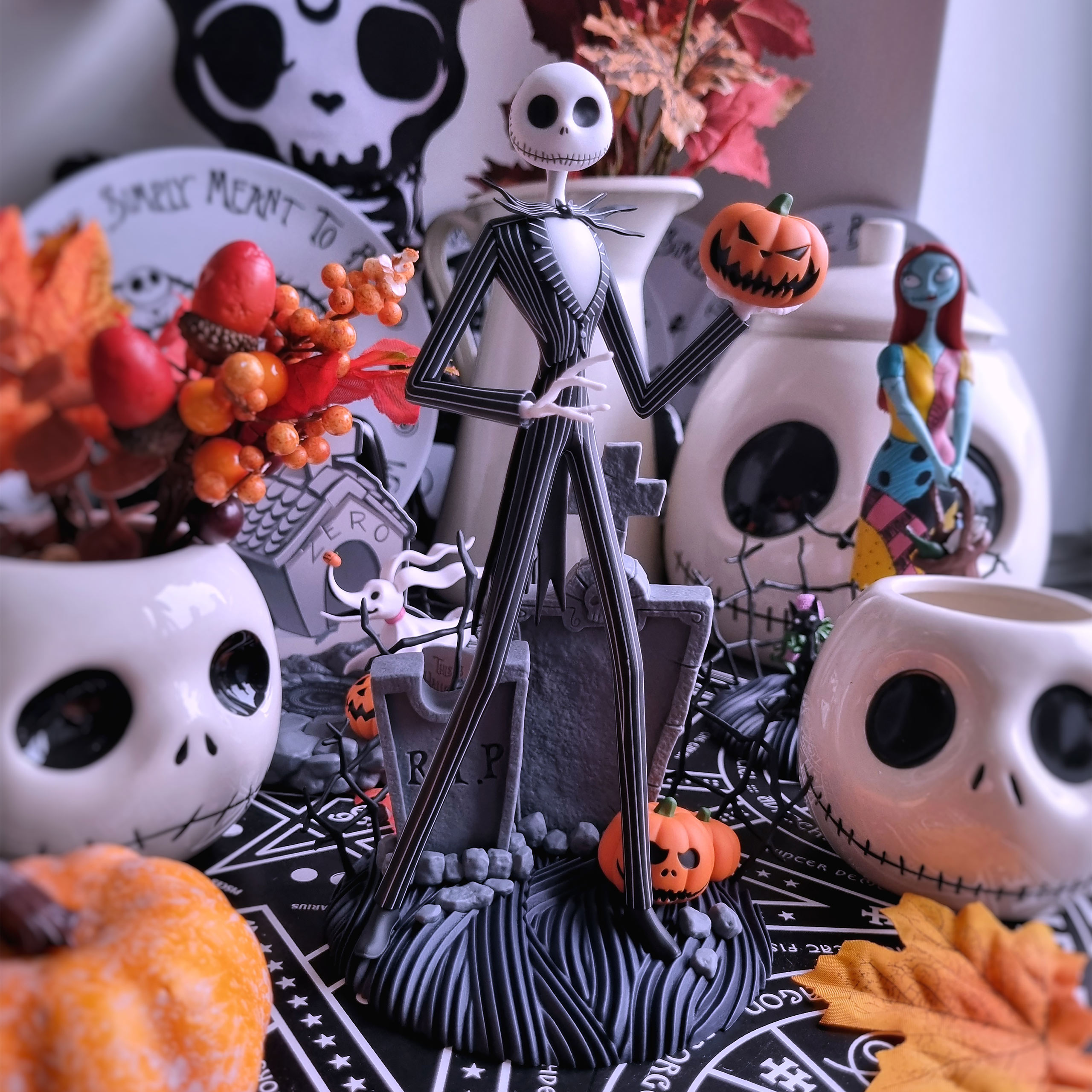 thumbnail image 2 of Jack Skellington Personality Pose Figurine | H.Samuel 2 of 14