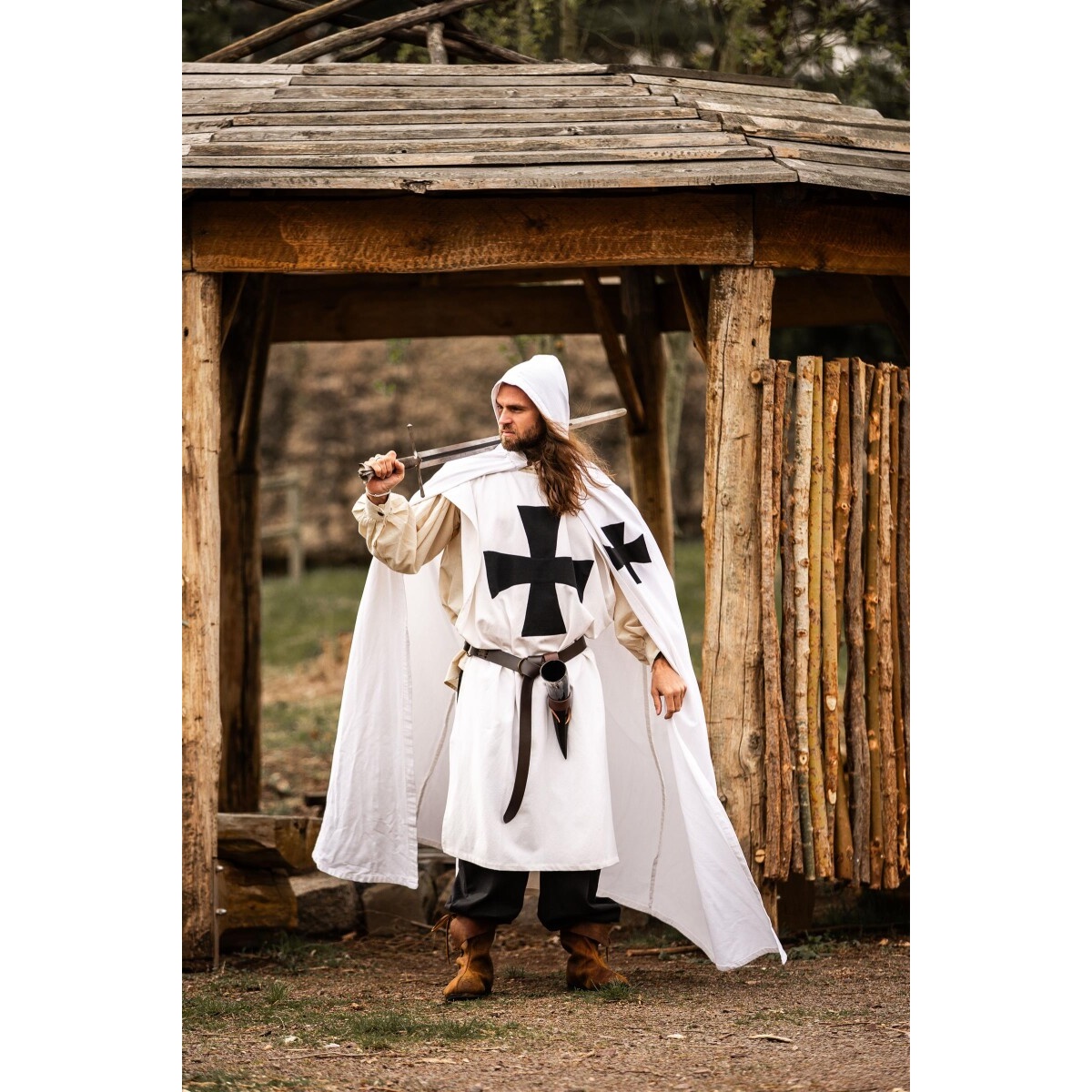 Capa medieval de los Caballeros Templarios Baldwin blanco-negro
