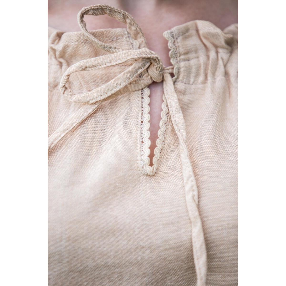 Średniowieczna bluzka z krótkim rękawem Sandra