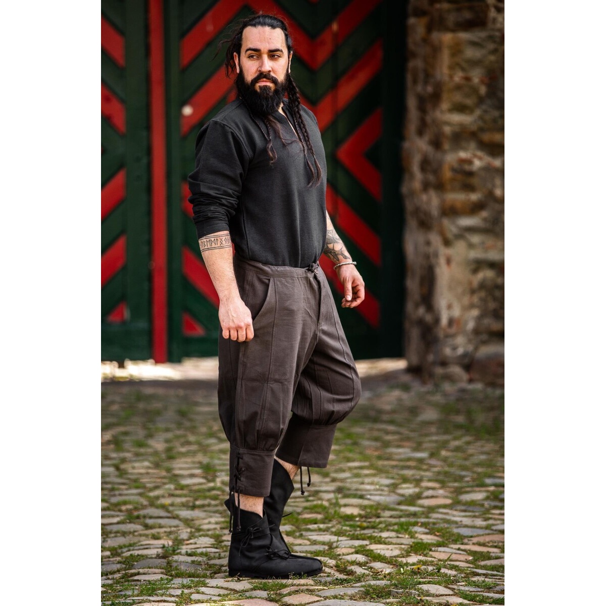 Pantalón medieval hasta la rodilla Laurence con cordones en la parte baja de la pierna marrón