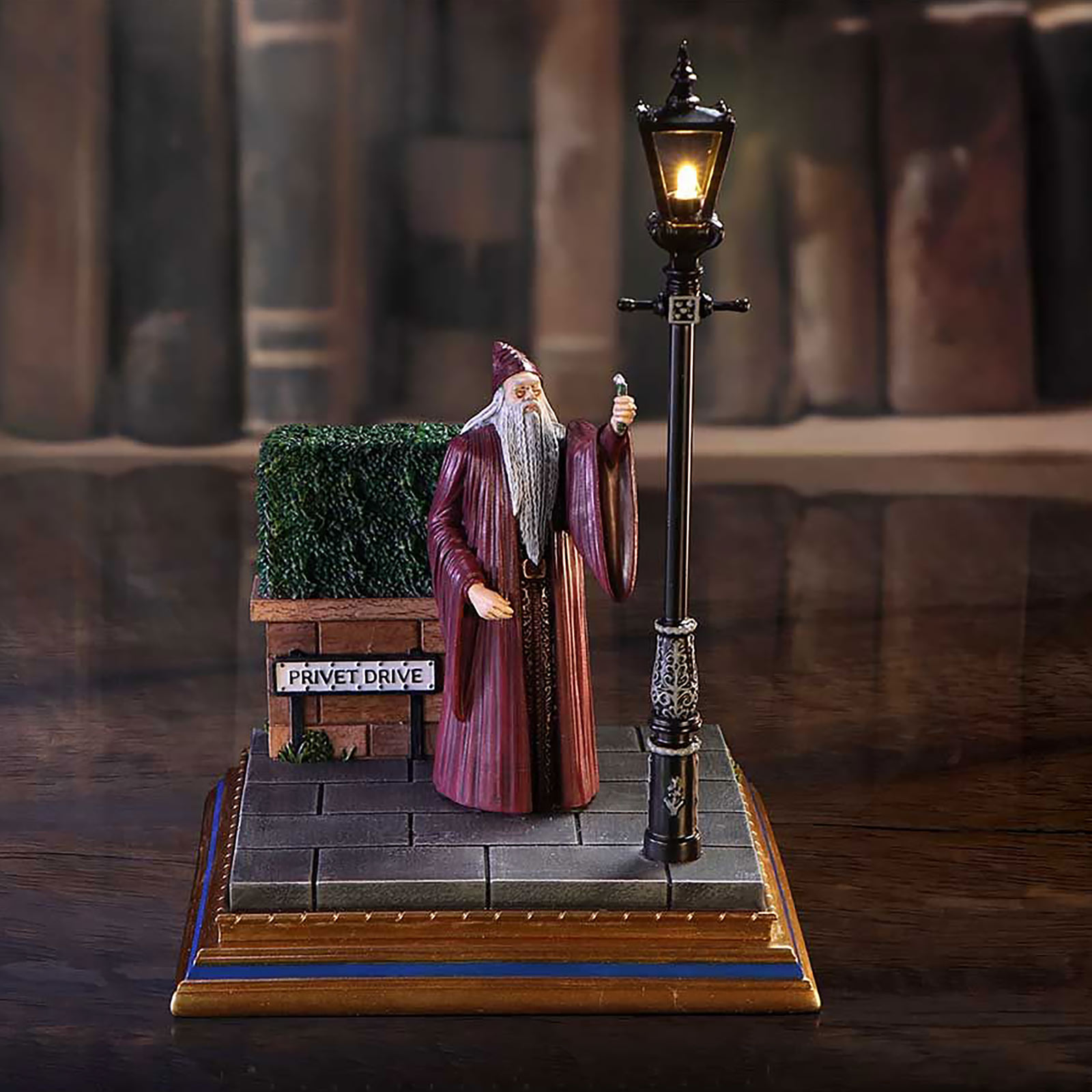 Harry Potter - Dumbledore Privet Drive Diorama Figur mit Lichteffekt