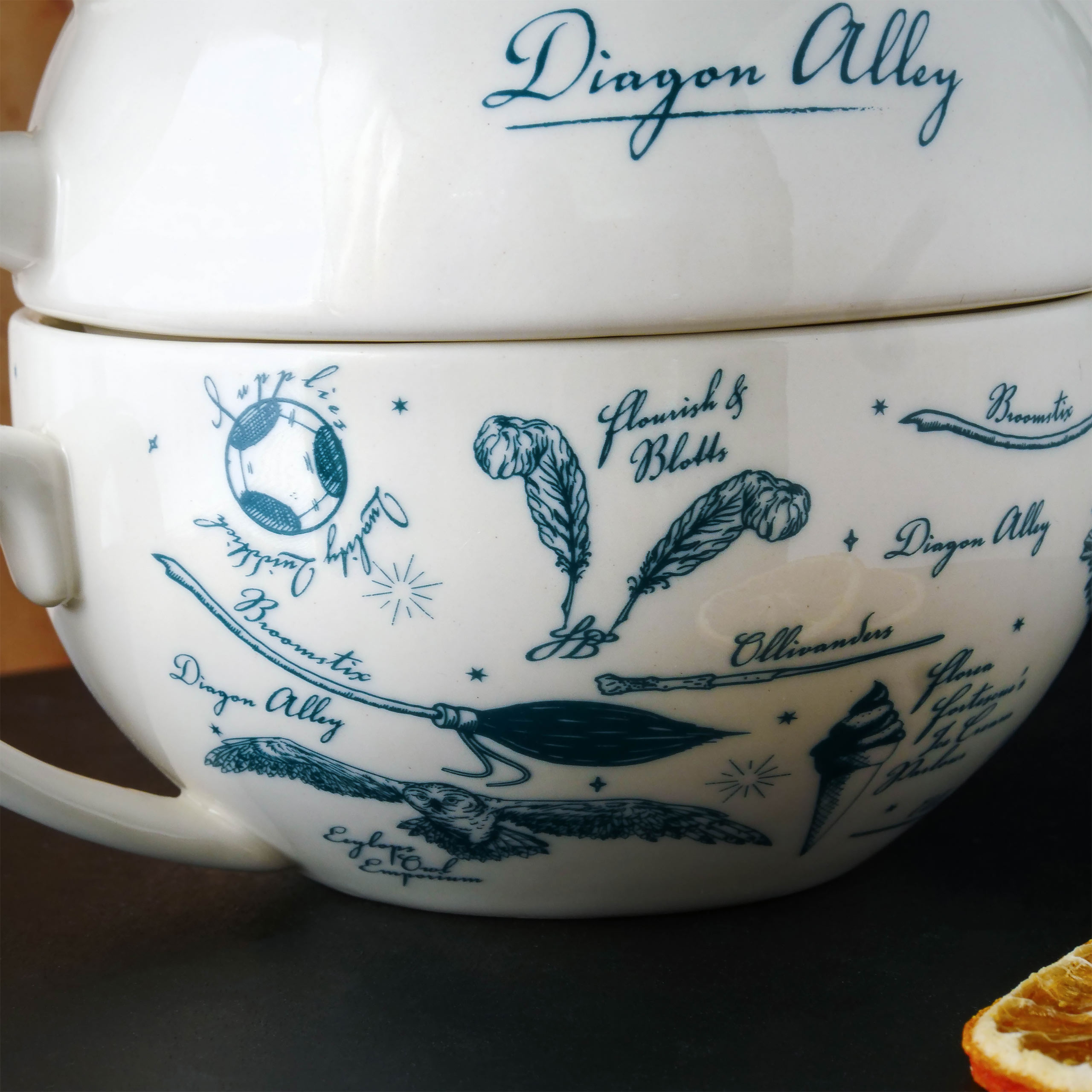 Harry Potter - Diagon Alley Tea Pot with Cup