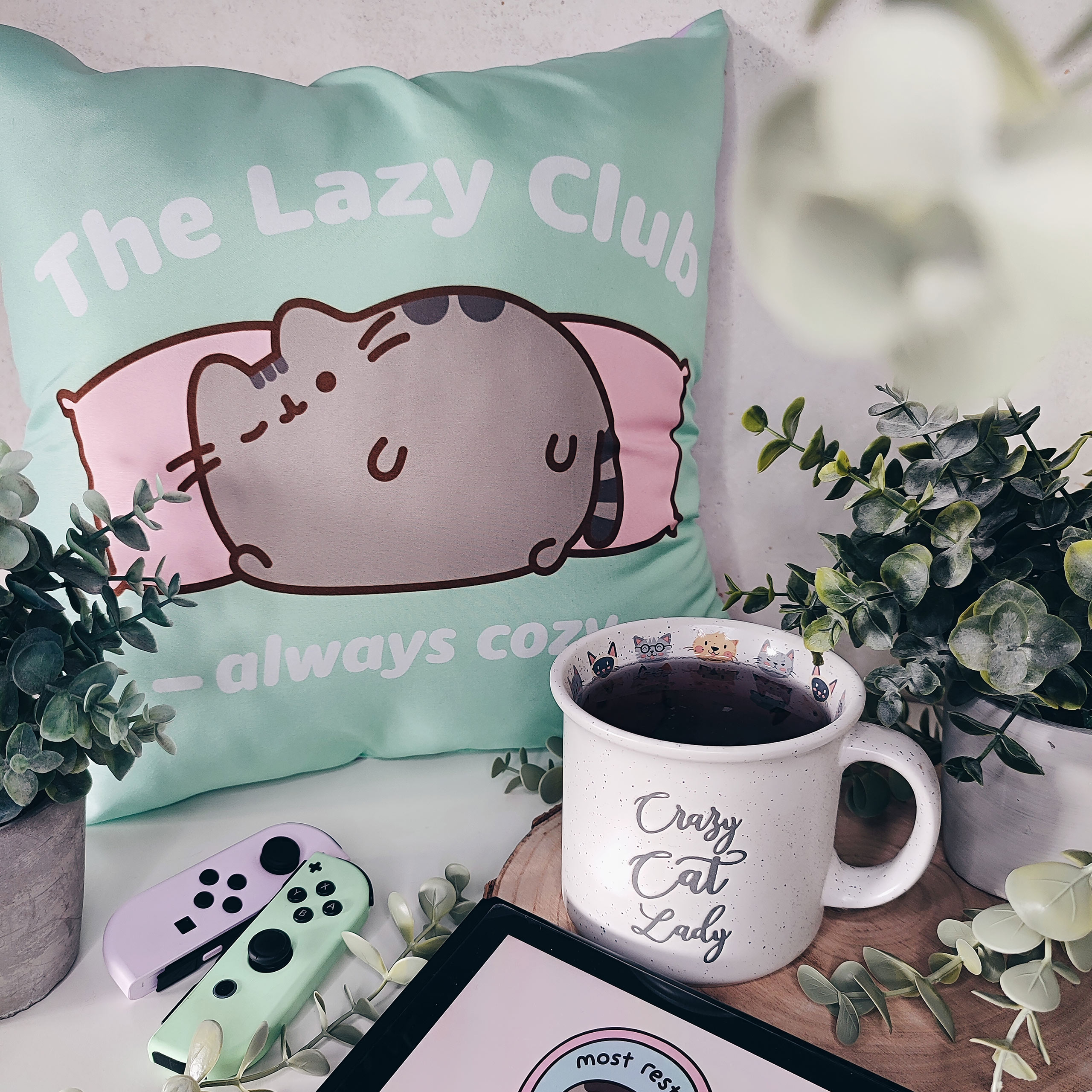 Pusheen - The Lazy Club Pillow