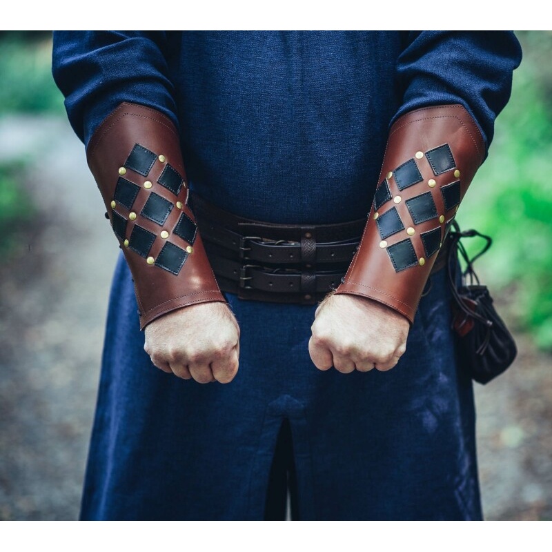 Medeltida läderarmskena Orm brun-svart