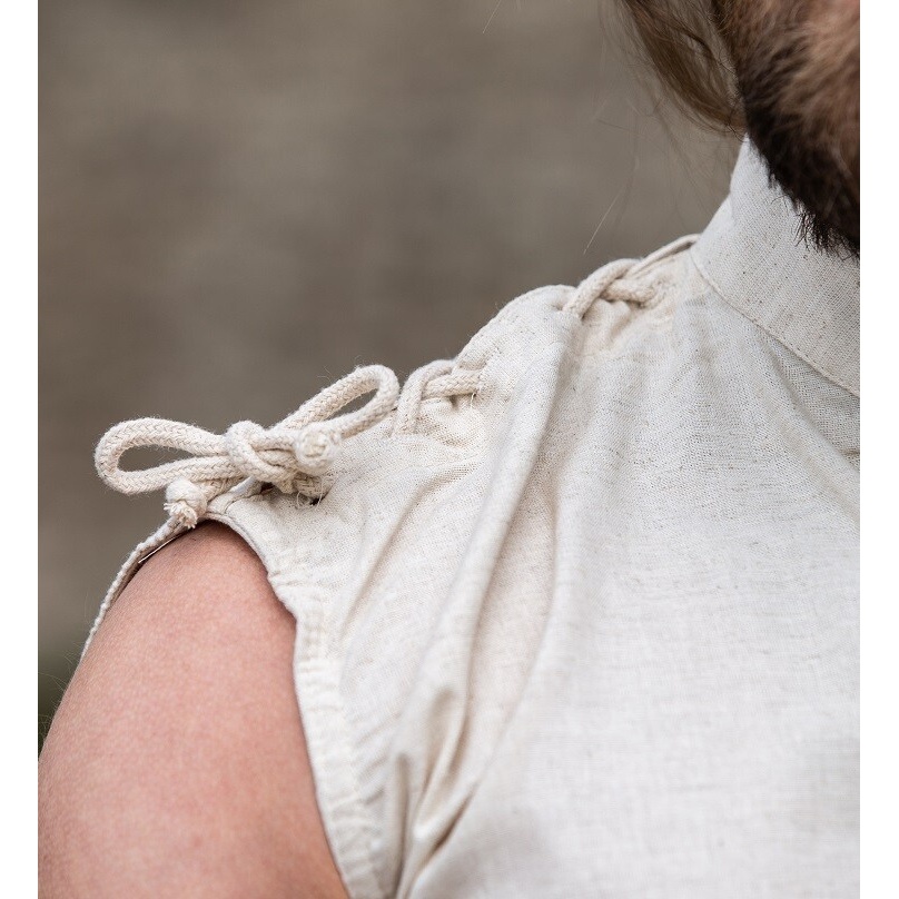 Middeleeuws veterhemd Henn mouwloos beige