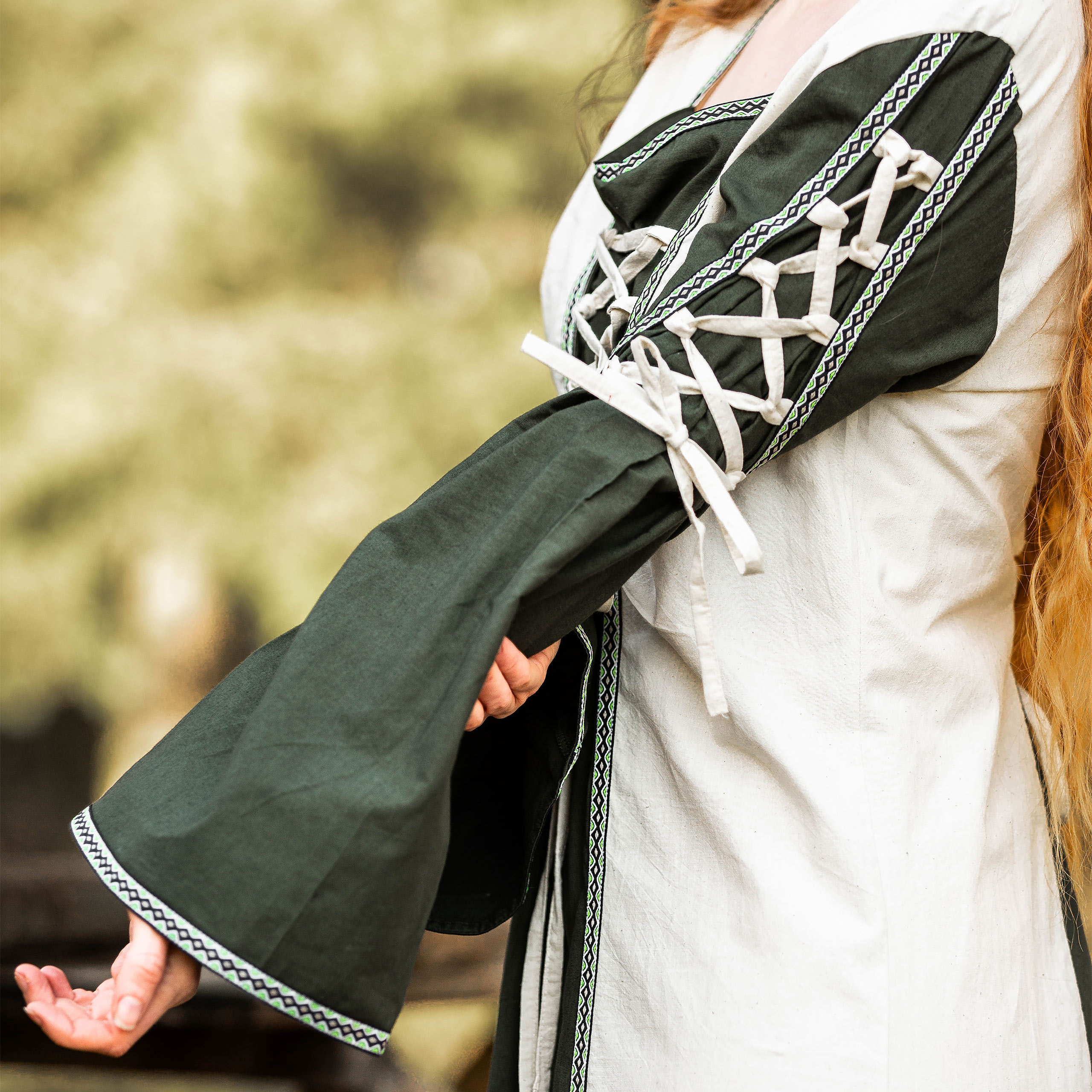 Middeleeuwse jurk met vetersluiting groen-natuur