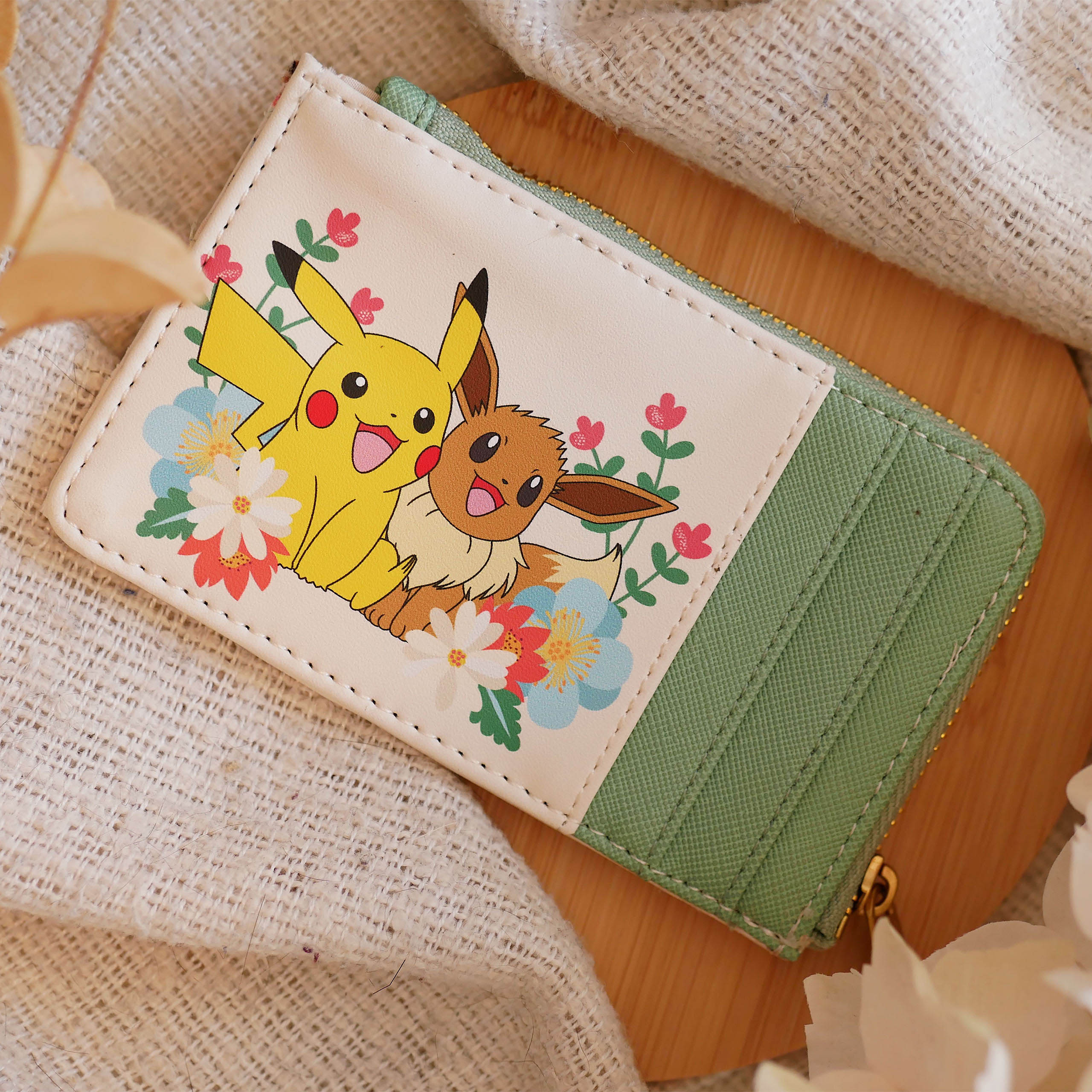 Pokemon - Cartera Floral de Pikachu y Eevee