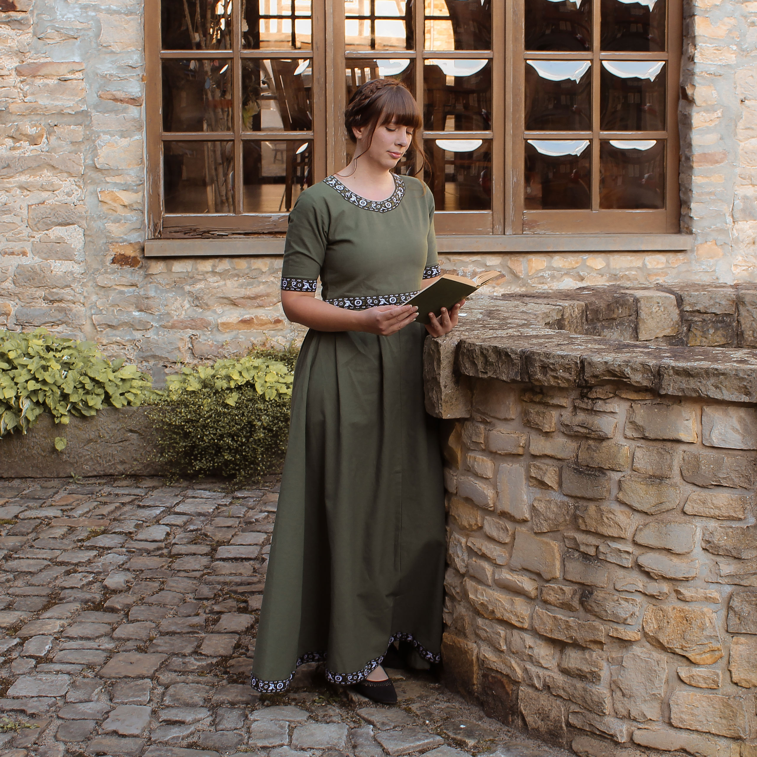 Medieval dress Ennlin with short sleeves green