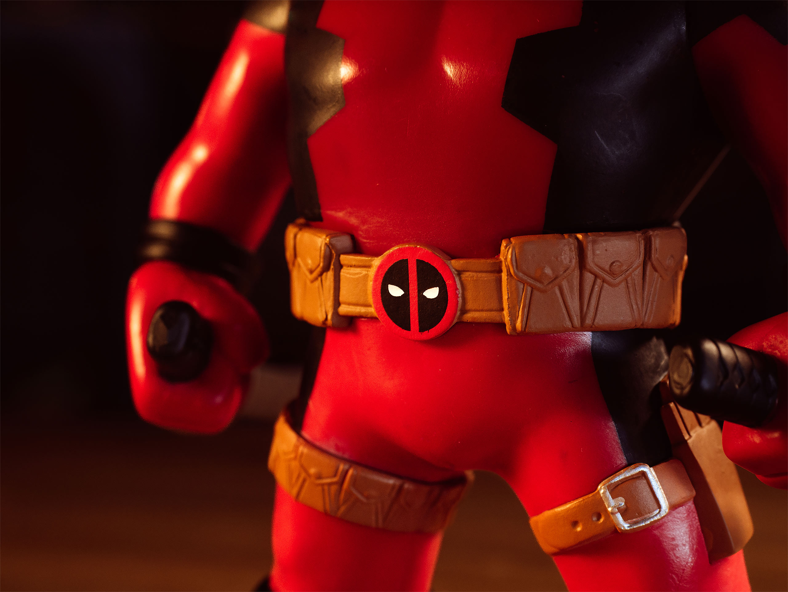 Marvel - Deadpool mit Schwertern Funko Pop Wackelkopf-Figur 23,5 cm