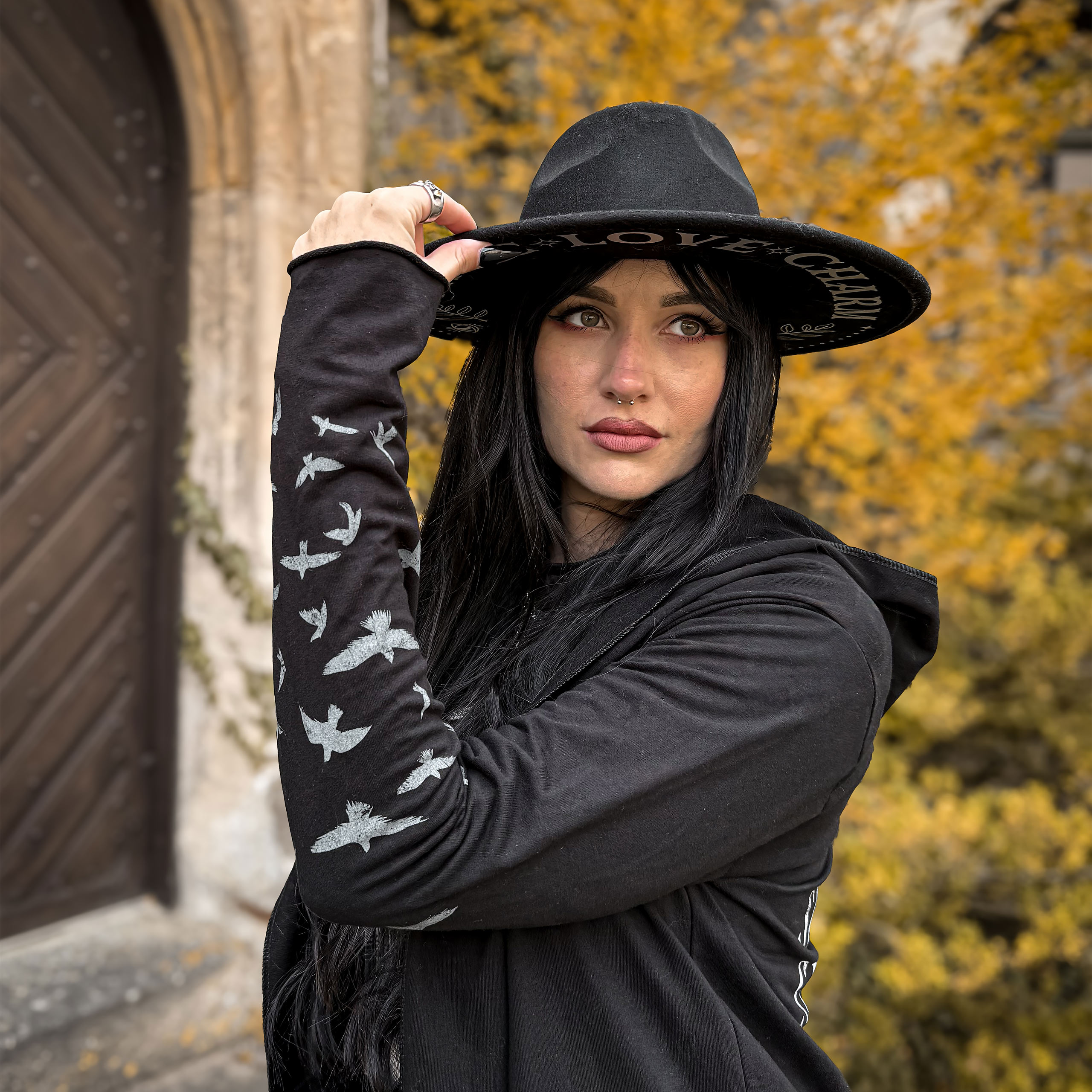 Mercoledì - Solitude Suits Me Cardigan con cappuccio