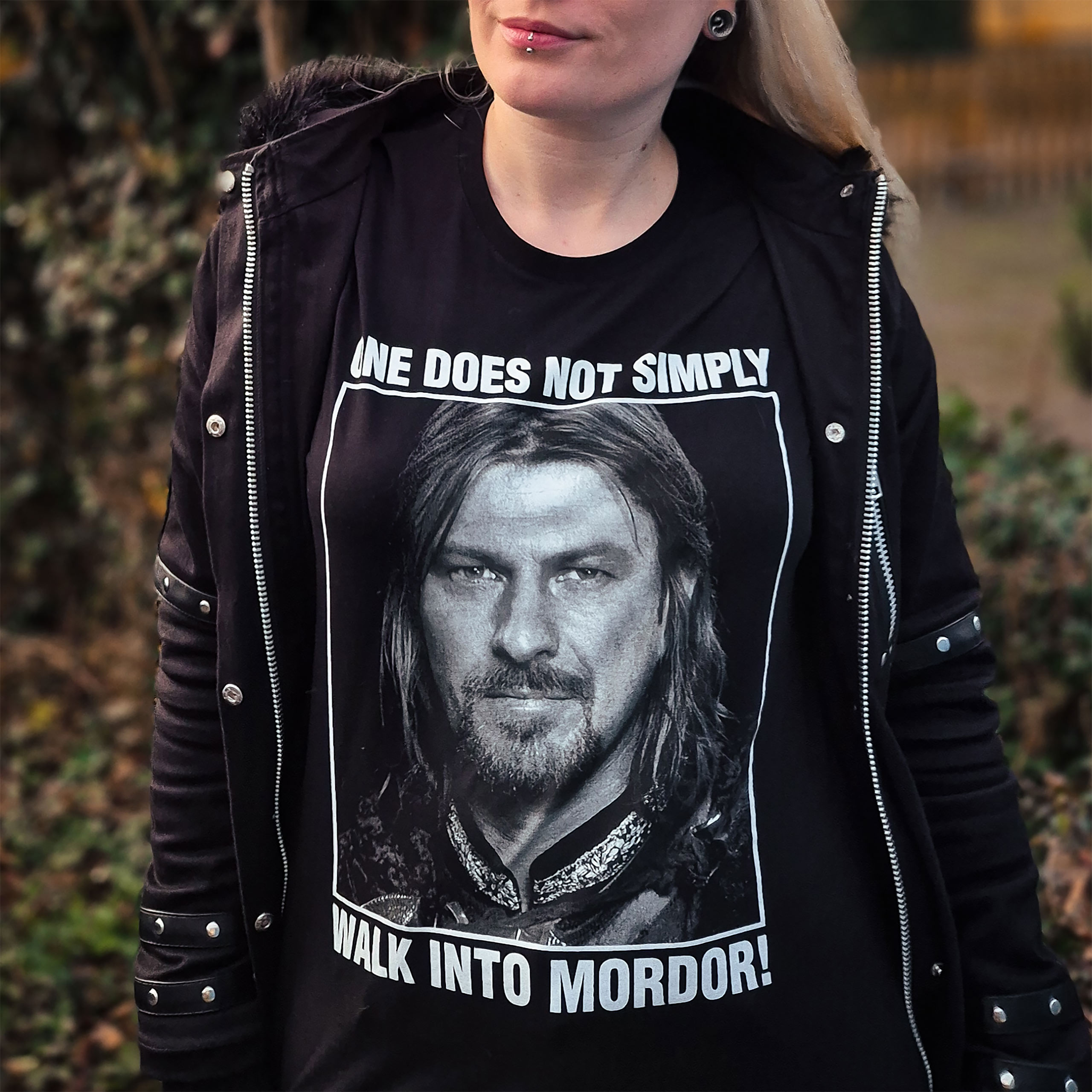 T-shirt Boromir On ne marche pas simplement dans Mordor - Le Seigneur des Anneaux