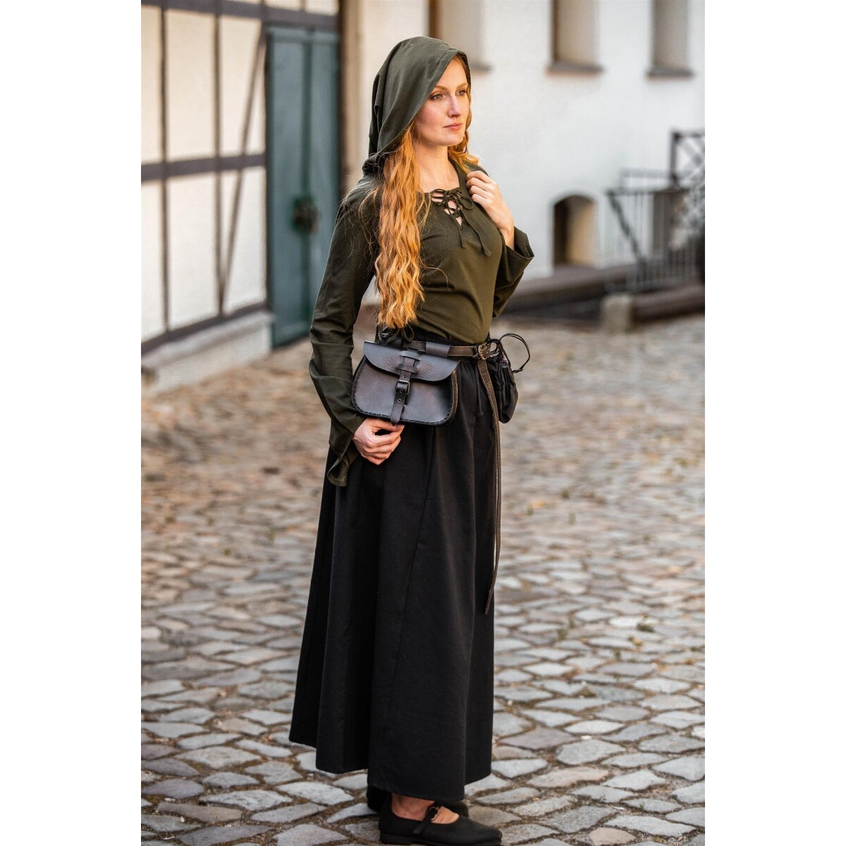 Bluzka średniowieczna Lea z kapturem i sznurowaniem zielona