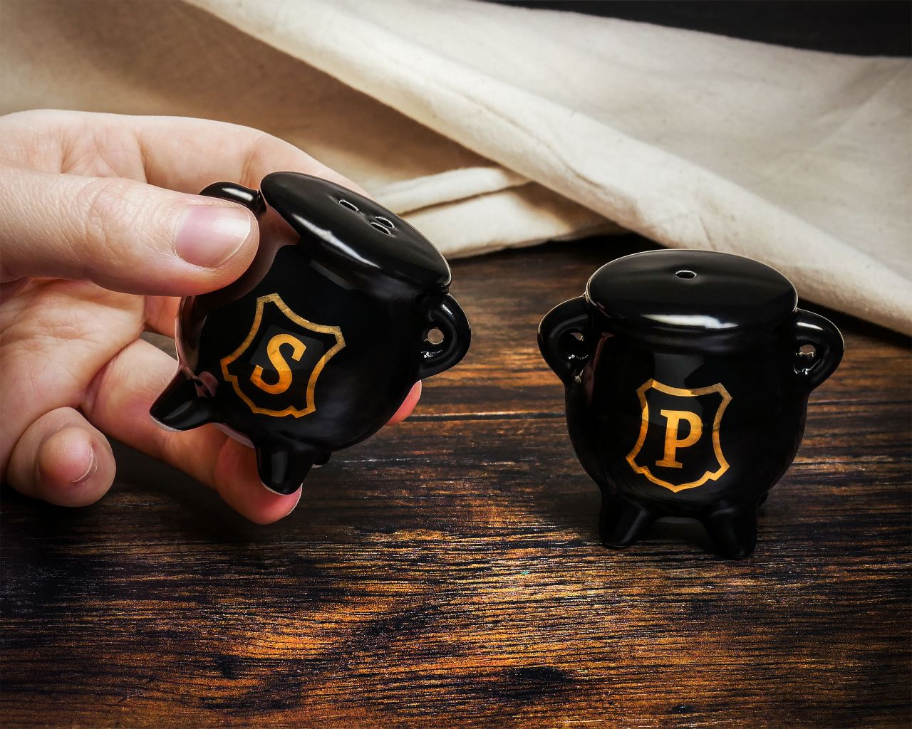Cauldron Salt and Pepper Shakers for Harry Potter Fans | Elbenwald