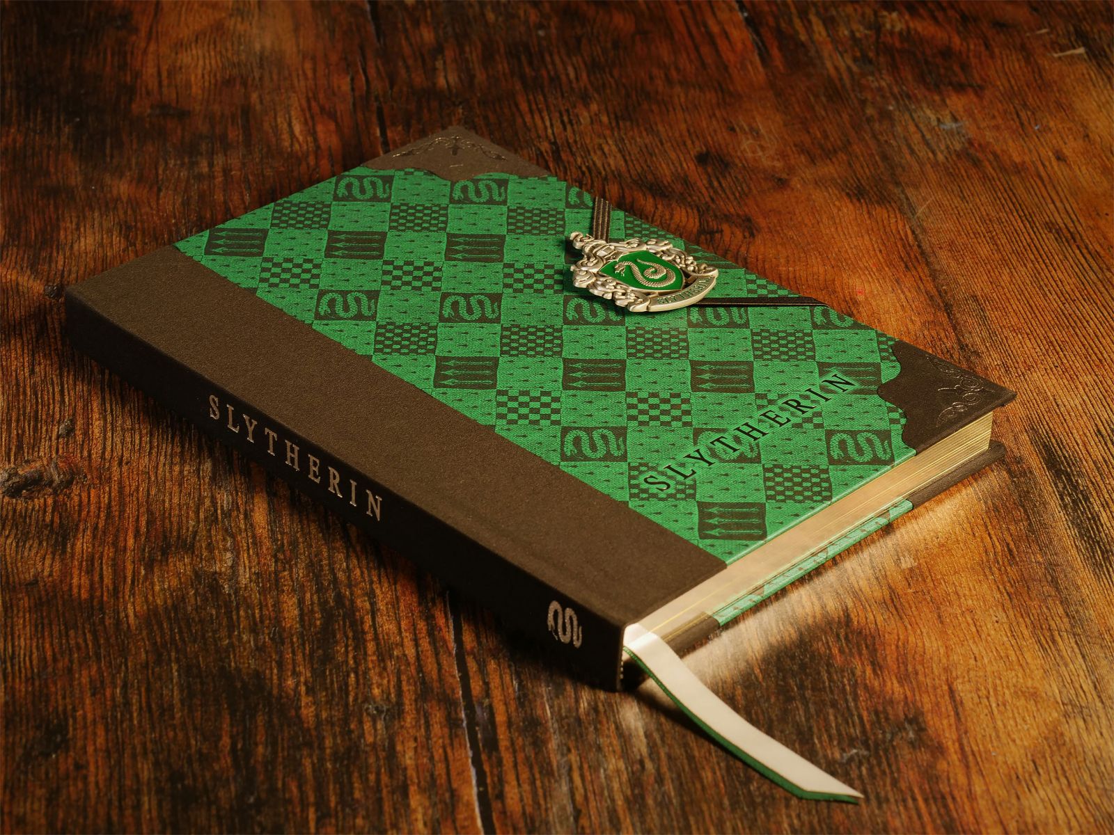 Harry Potter - Slytherin Blason Deluxe Carnet | Elbenwald