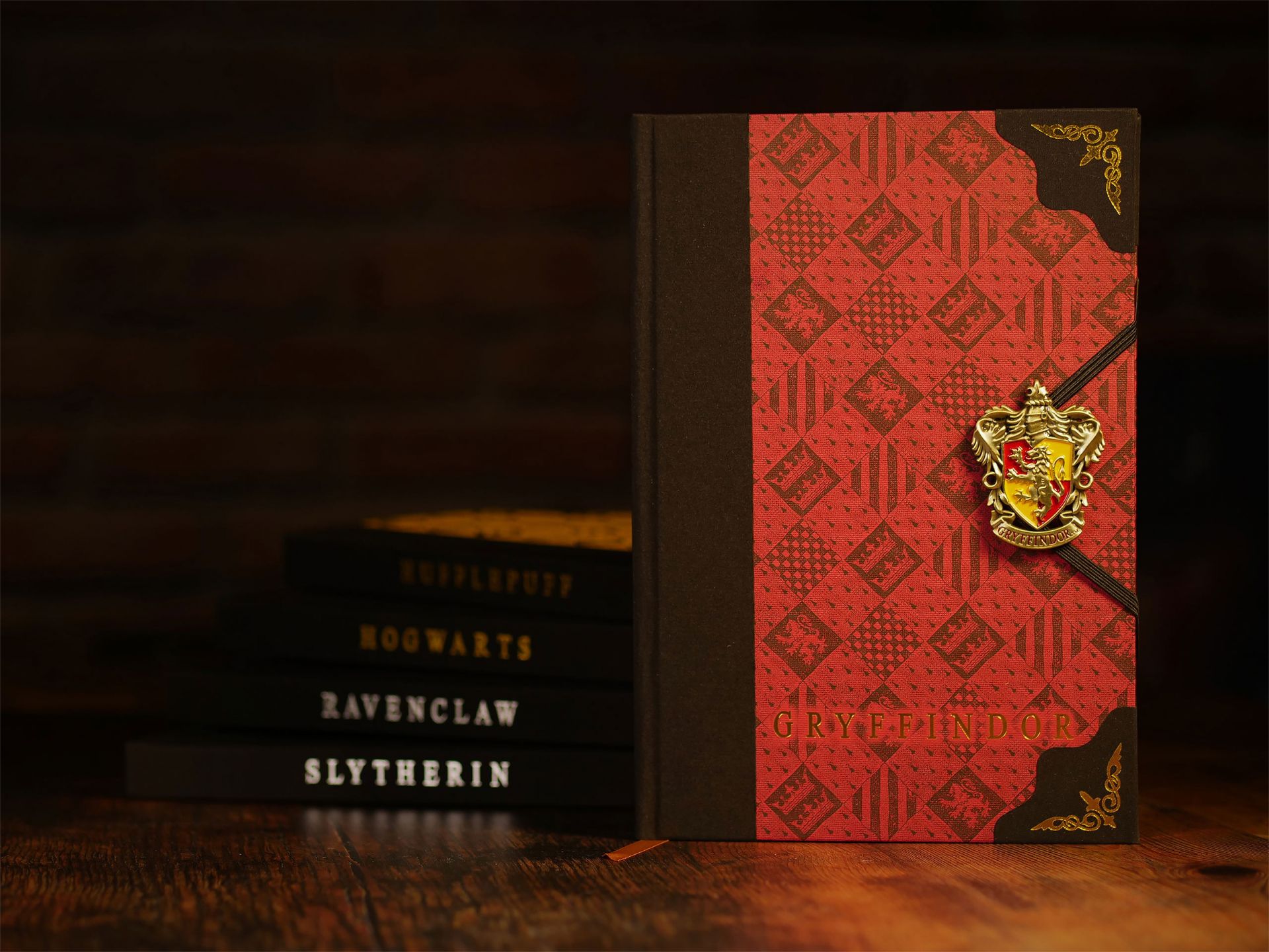 Harry Potter - Gryffondor Deluxe Cahier avec Blason | Elbenwald